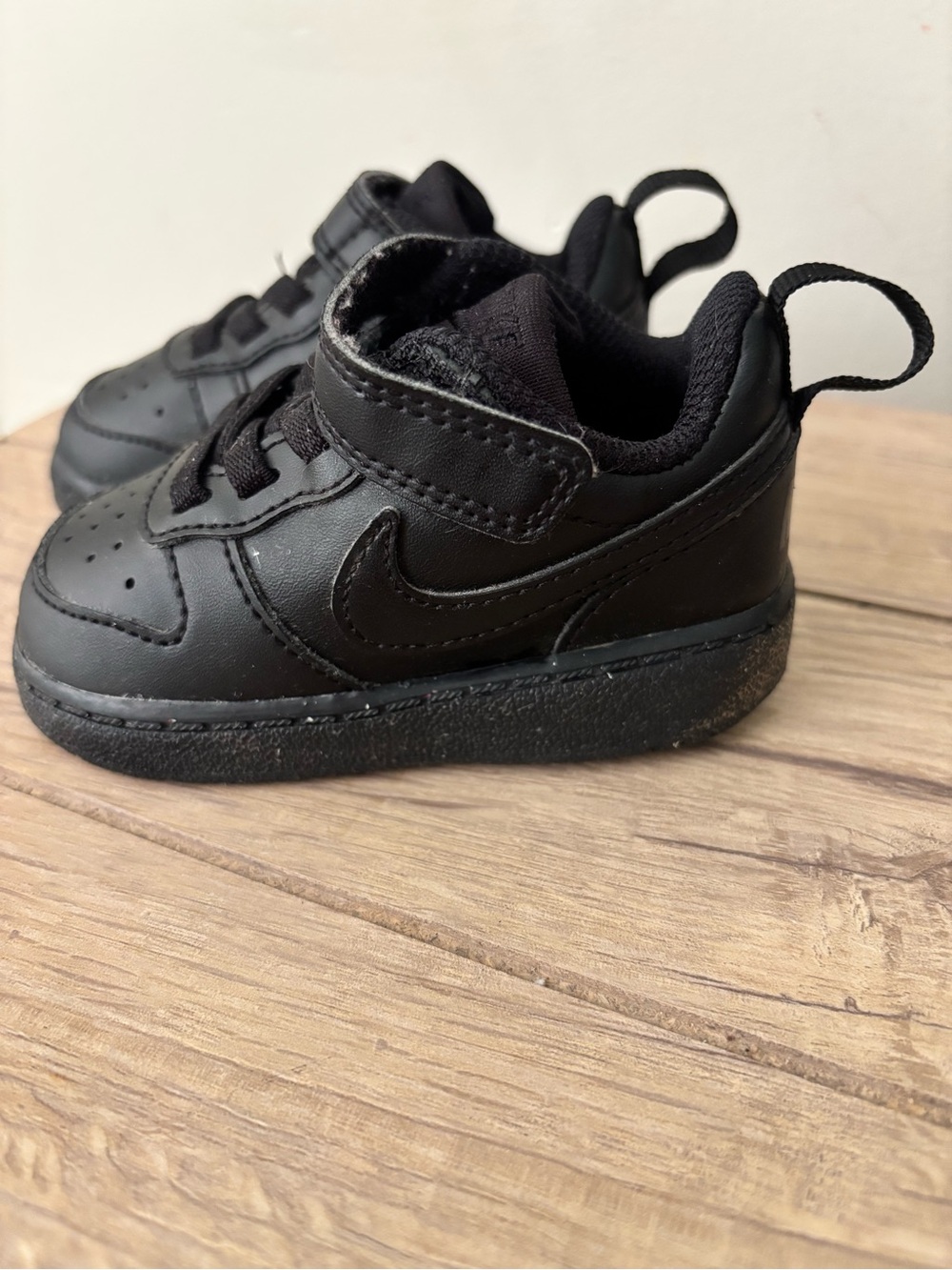 Nike Toddler Black Low-Top Sneaker with Hook-and-Loop Strap